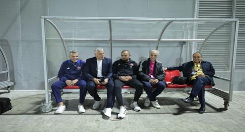 وائل جمعة يزور بعثة الأهلي في قطر قبل مواجهة باتشوكا